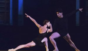 Anbeta si esibisce per il Premio Internazionale di danza