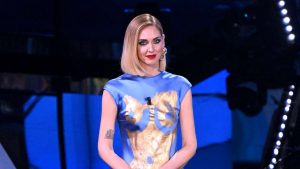 Chiara Ferragni abito blu e oro