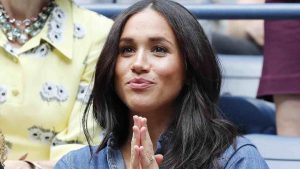 Meghan Markle camicia celeste