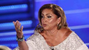 Romina Power abito scollato bianco