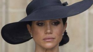 Meghan Markle cappello nero