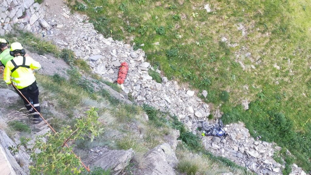 Motociclista muore precipitando dieci metri nel torrente sulla Via del Sale a Triora
