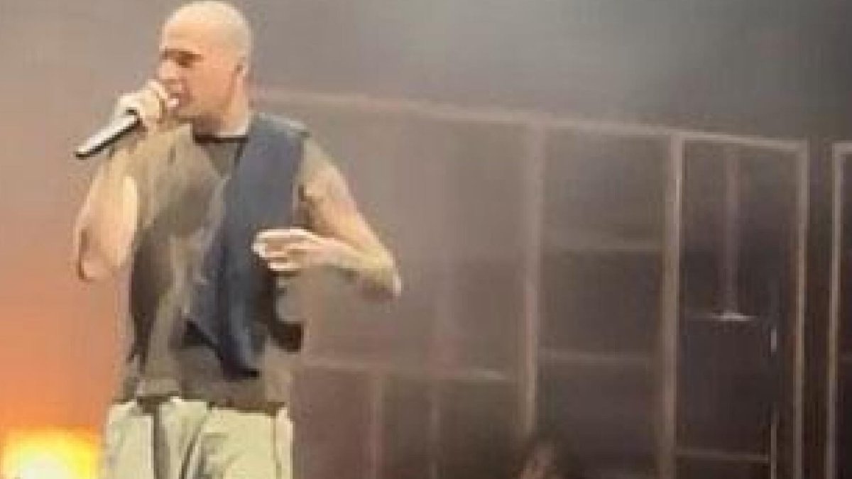 Gemitaiz insulta la polizia dal palco durante controlli antidroga al concerto