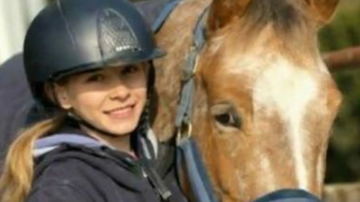 Morta a 11 anni nella piscina di Sestri, il saluto di 300 persone al funerale di Alice