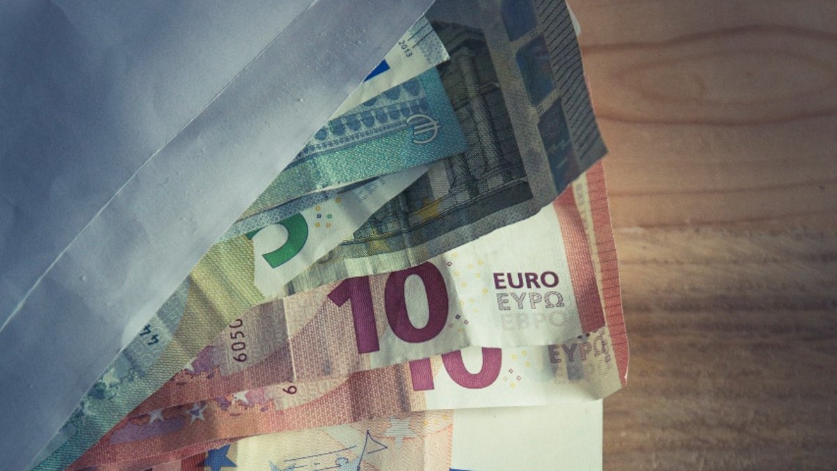 Benzina a Milano, prezzi record: il litro supera i 2,63 euro in alcuni distributori