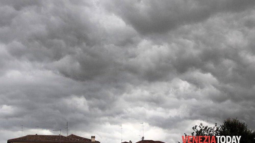 Allerta gialla domenica 26 luglio in Veneto per temporali e venti forti