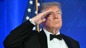 Trump frena gli attacchi all’Iran, apertura per negoziati con Teheran