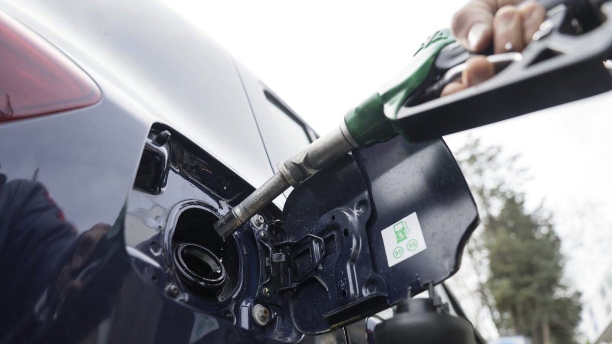 Carburanti ancora in rialzo, diesel self service tocca 2,184 euro al litro