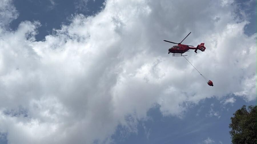 Incendi a Roma e sul Gargano: evacuati turisti via mare, chiuso il Grande Raccordo