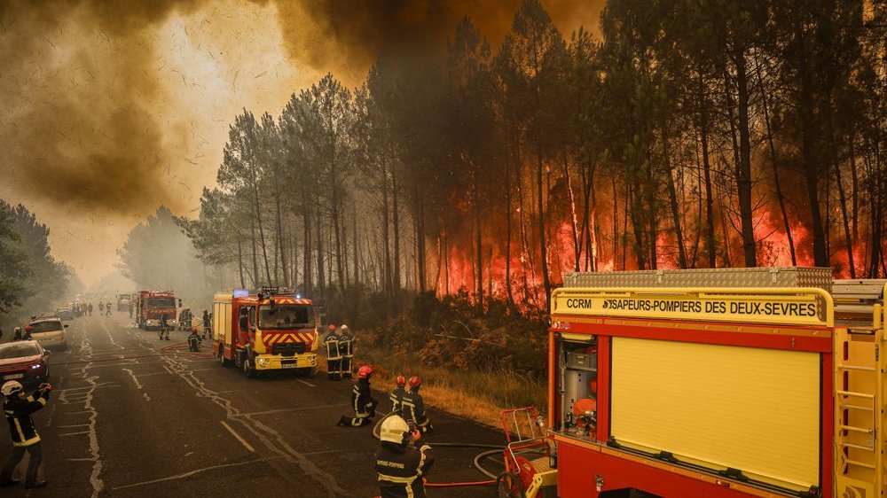 Incendi in Gironda, oltre 200mila evacuati e la cittadina di Le Porge devastata