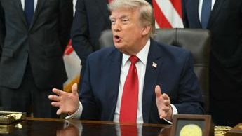 Dazi su 60 paesi, Trump riaccende la guerra commerciale globale