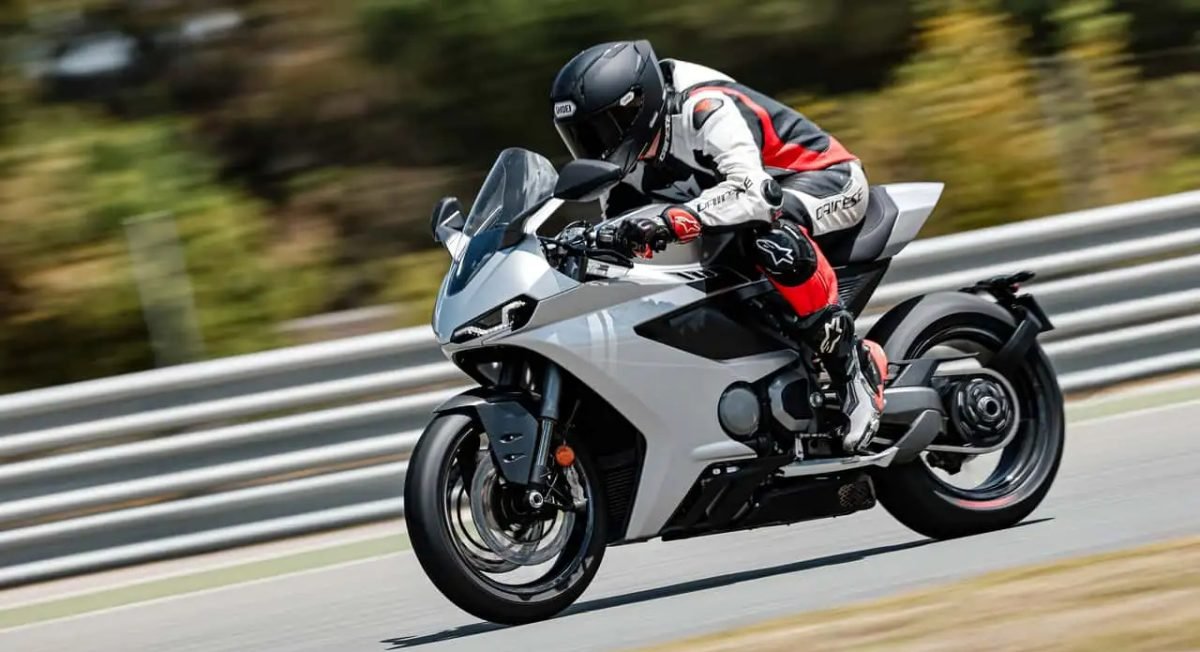 TVS Motor raggiunge un nuovo record di vendite e rafforza la sua strategia globale nel settore motociclistico