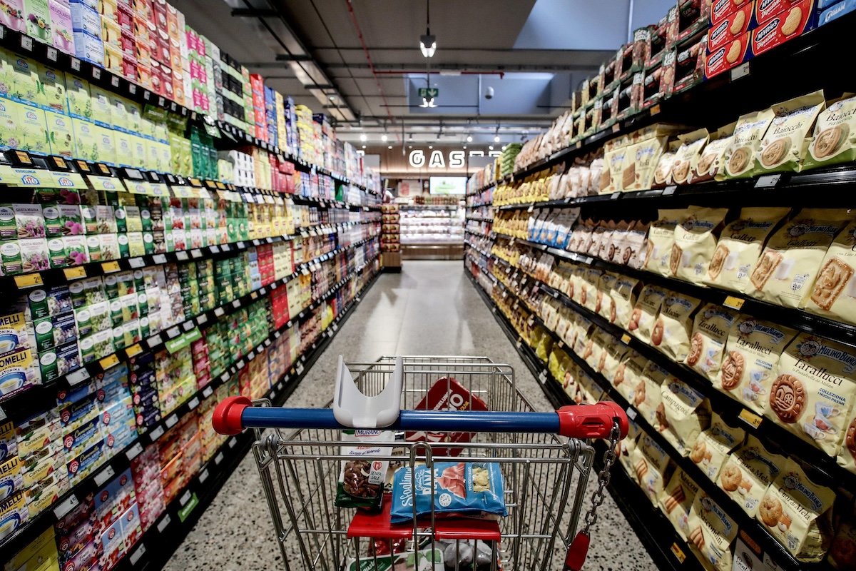 Pagamenti a rate in supermercati: un fenomeno in crescita e i rischi legati all’indebitamento