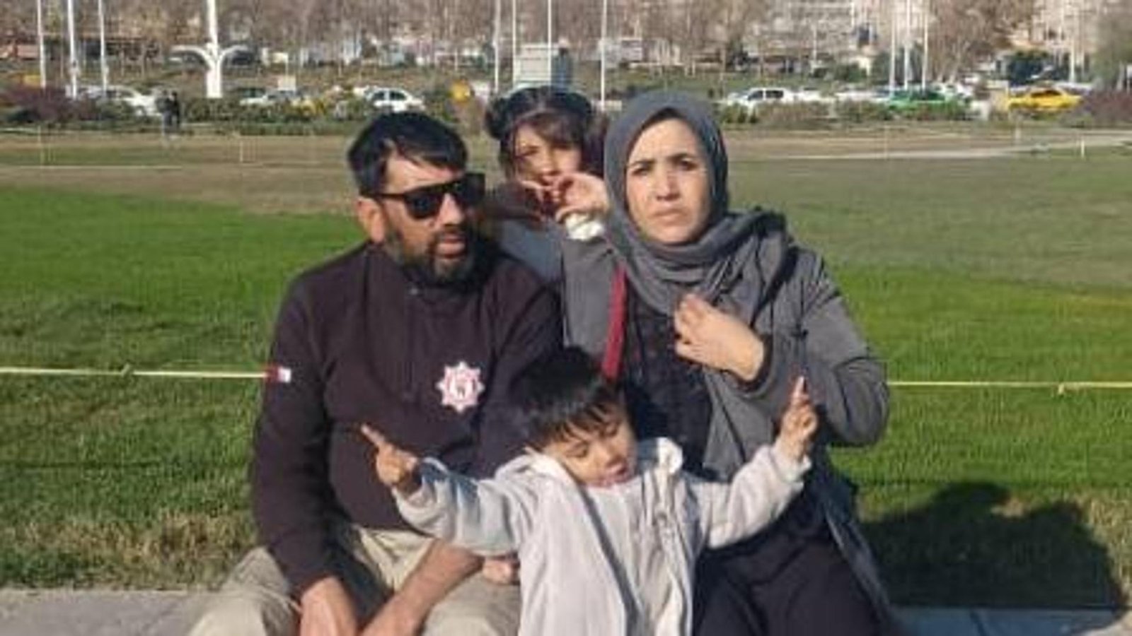 Un vigile del fuoco afghano bloccato in Iran da 5 anni chiede al governo italiano il visto