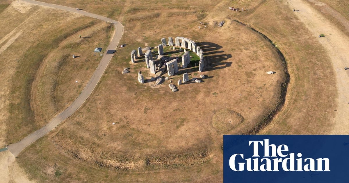 Calore estremo in UK trasforma la “terra verde e piacevole” in terra bruna