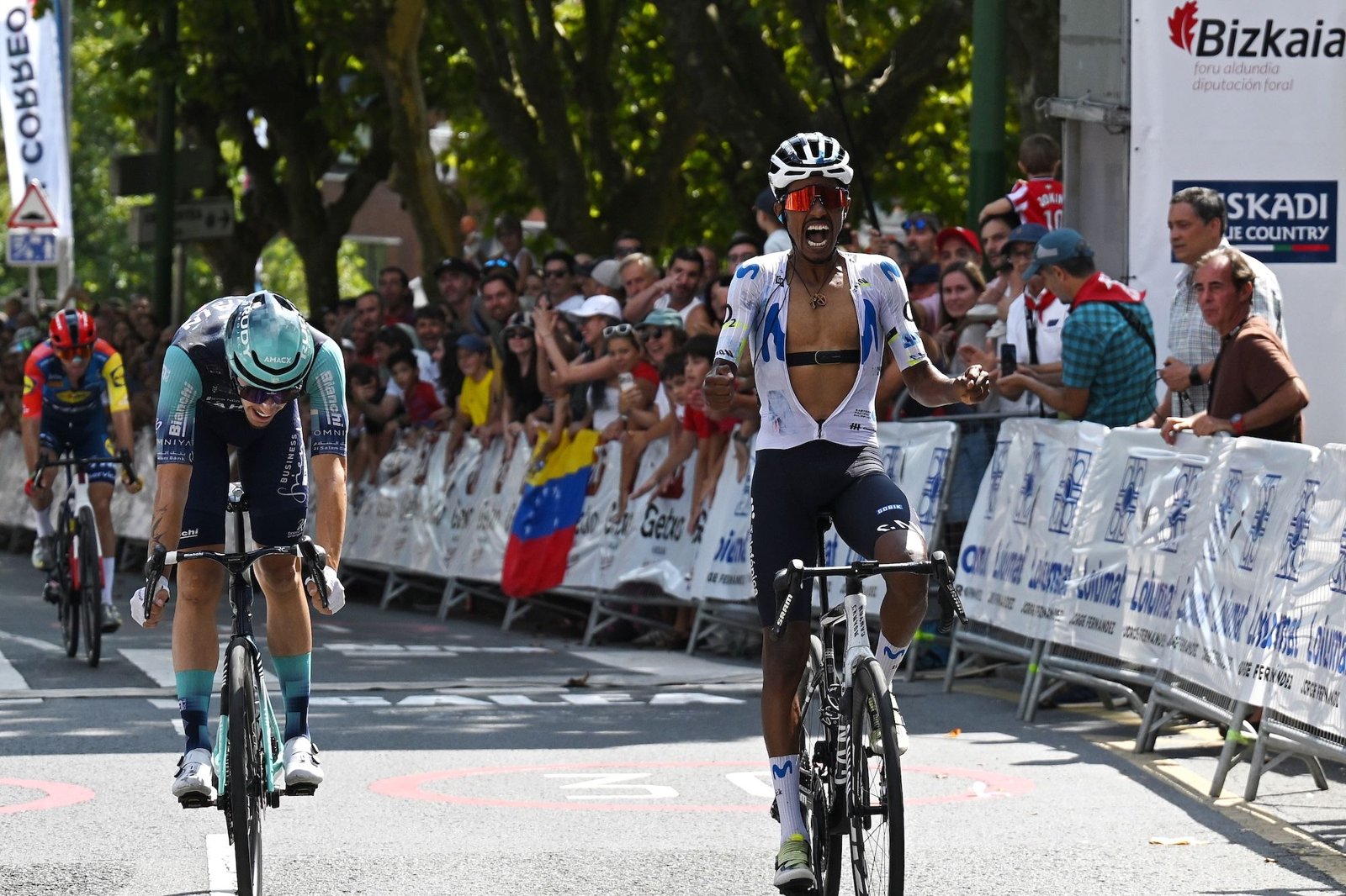 Natnael Tesfatsion vince a Getxo in sprint su salita selezionata