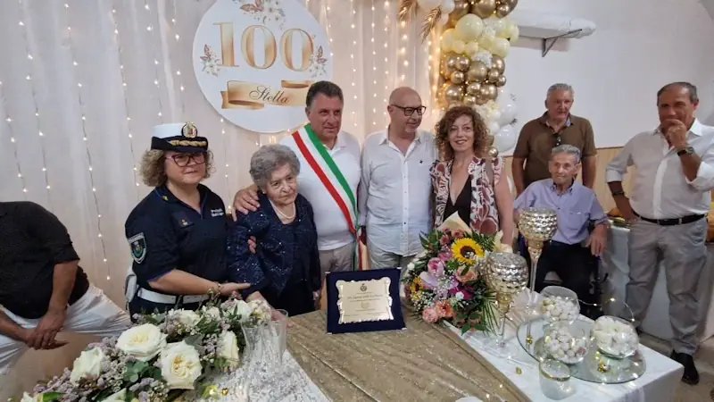 La nonna Stella festeggia i 100 anni a Barrafranca