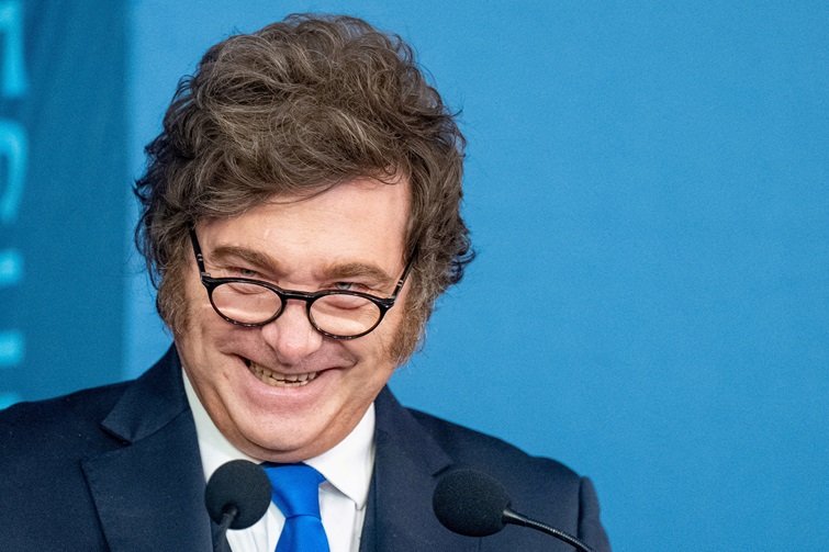 Milei aumenta salari dei militari, mentre il contrabbando cresce in Argentina