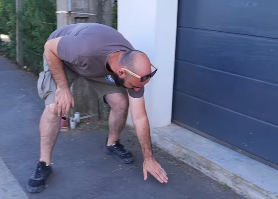 Un garage bloccato da una scalinata: la battaglia di un cittadino a Orléans