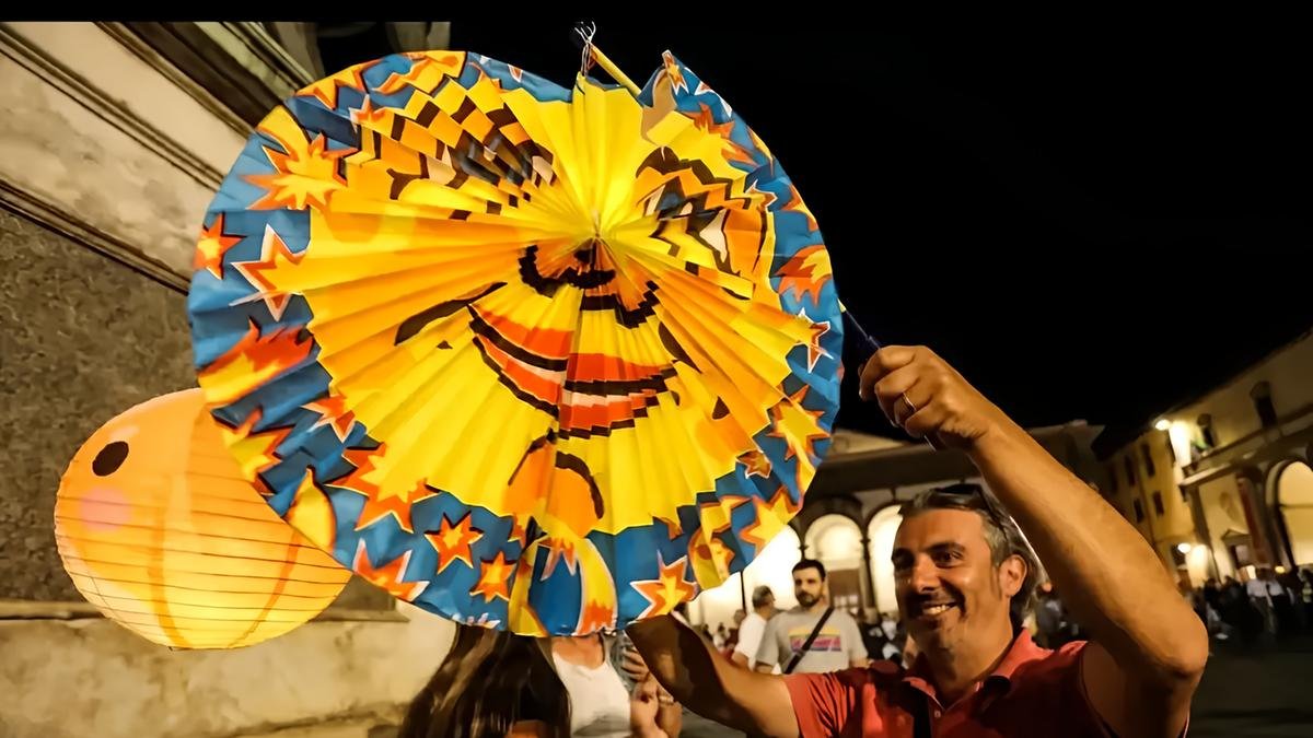 La Rificolona si accende a Firenze: tradizione e magia in piazza Santissima Annunziata