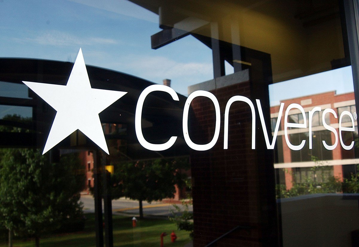 Converse rimuove spot per accuse di razzismo dopo immagini contestate