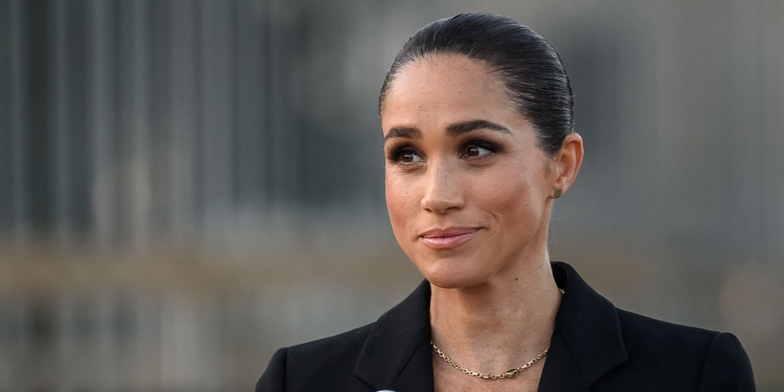 Meghan Markle si gode la vita in campagna, mentre Harry si muove in giro per impegni
