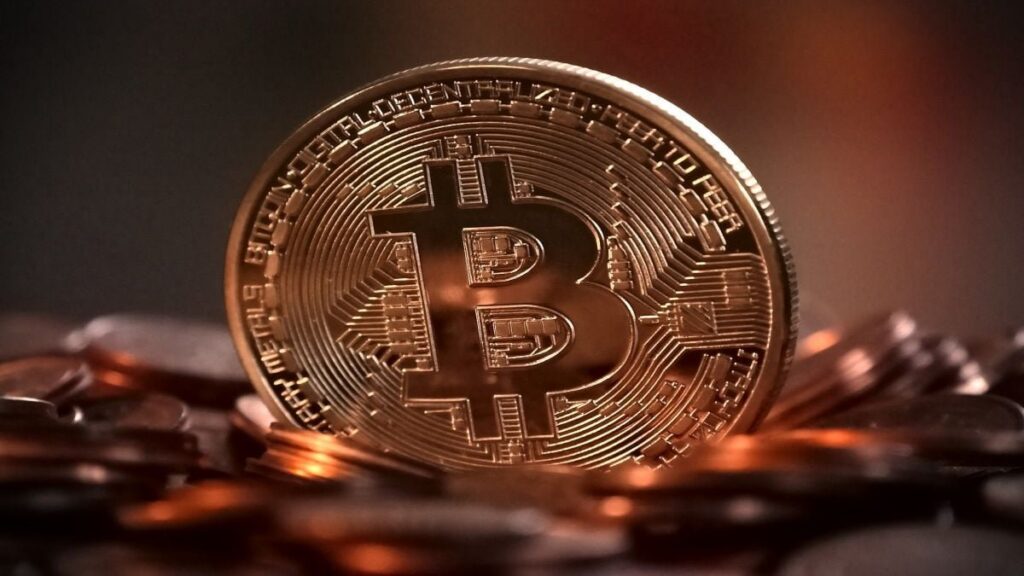 Bitcoin rompe la correlazione con il dollaro nonostante il rafforzamento del DXY