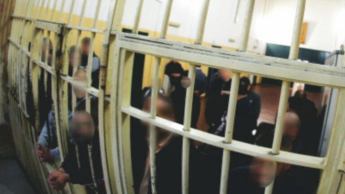 Detenuti in rivolta a Pisa, protesta per microspie e scontri con gli agenti