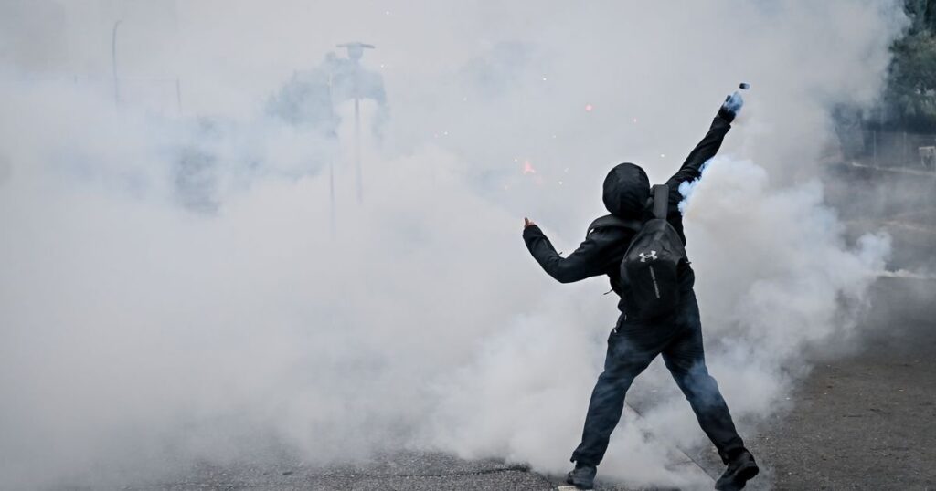 Studenti francesi in protesta per classi sovraffollate e mancanza di risorse