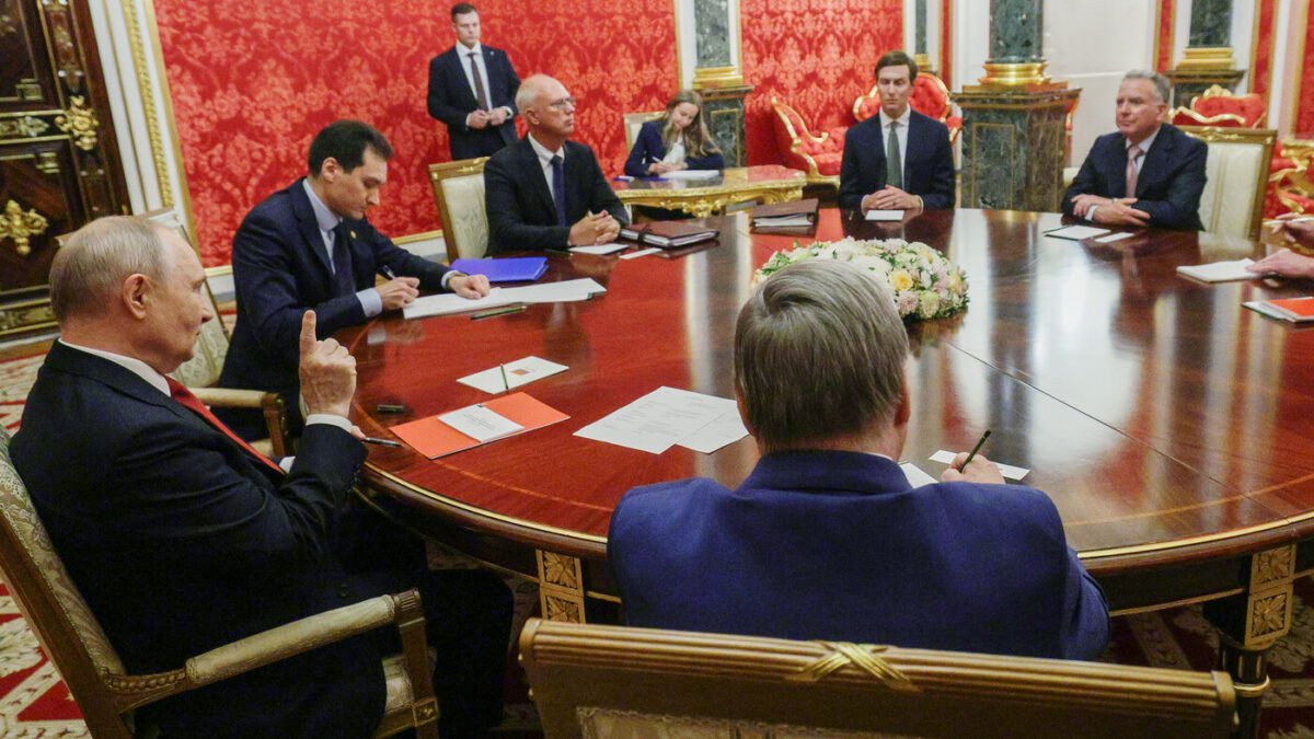Un accordo petrolifero USA-Russia entra in discussione durante i negoziati di pace in Ucraina