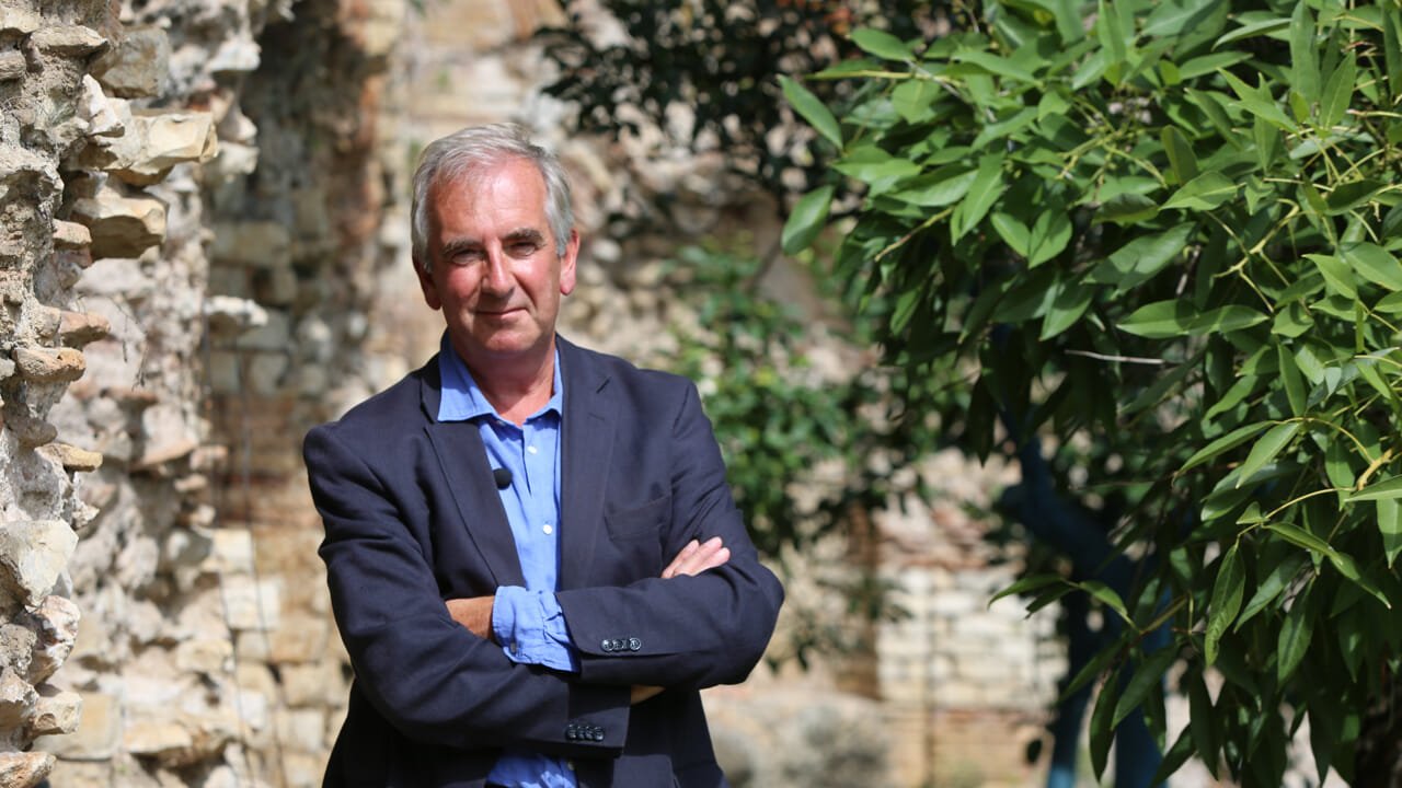 Robert Harris, il fuoriclasse della scrittura, vince il Premio Manzoni alla Carriera 2026 a Lecco