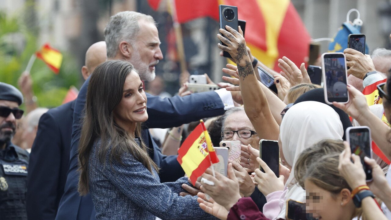 La visita dei re Felipe VI e Letizia a Ceuta: speranza e tensioni
