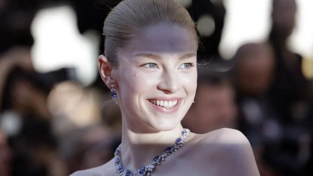 Hunter Schafer sottoposta a intervento chirurgico di conferma di genere: “Sono una ragazza”
